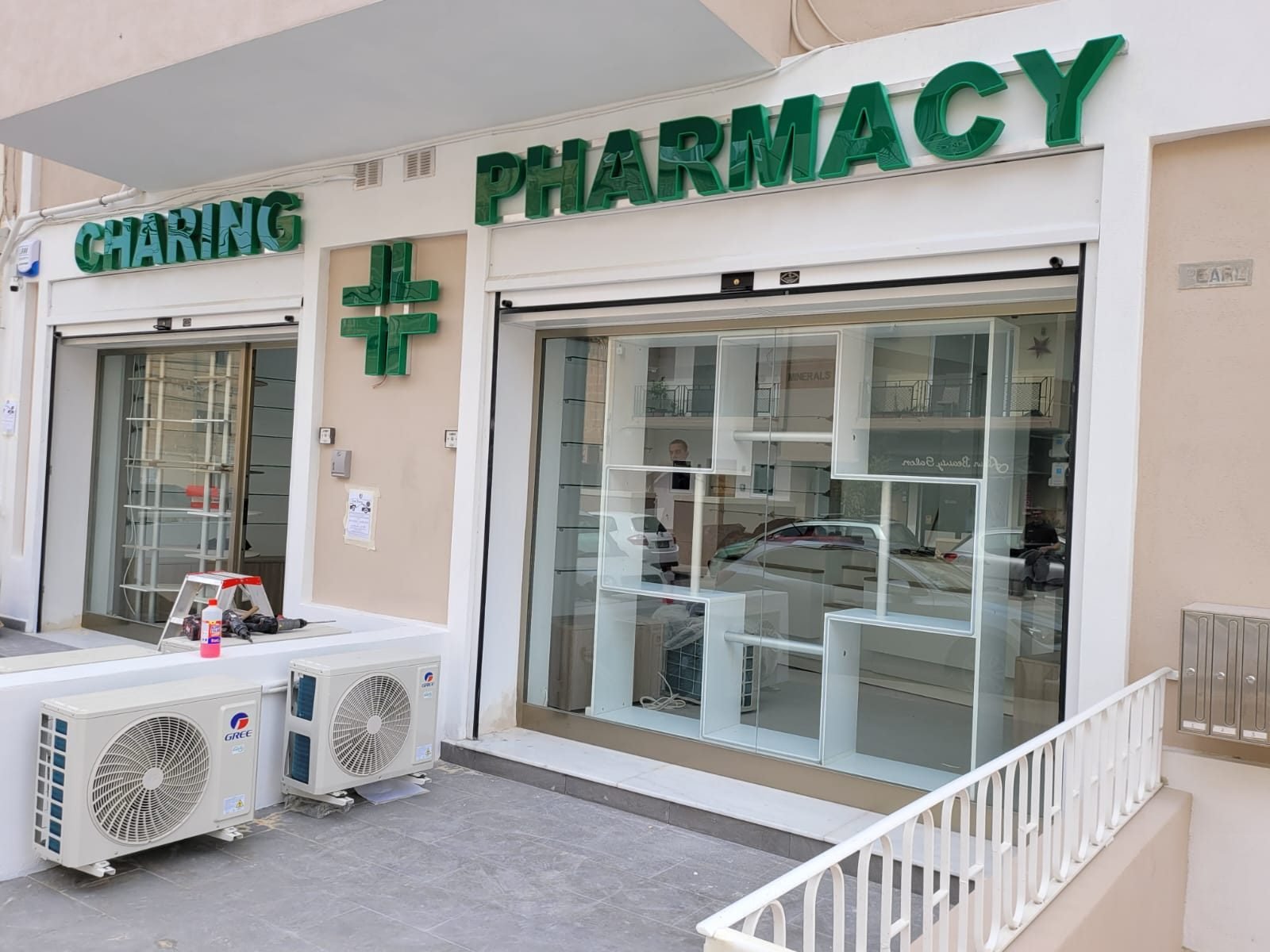 Farmacia Charing Pharmacy